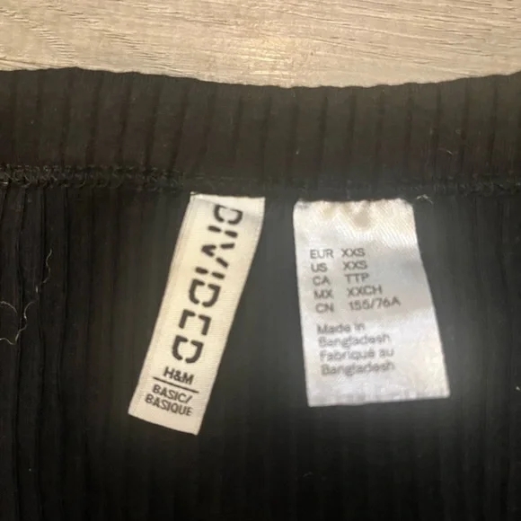 H&M Divided Black Ribbed Top - Picture 2 of 3